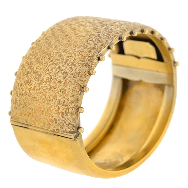 Victorian 15kt Gold Etched Hinged Bangle Bracelet - Image 5