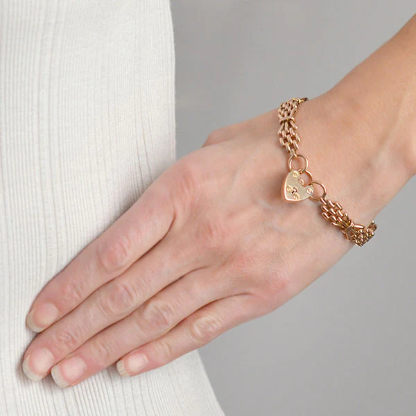 Victorian 9kt Gold Gatelink Bracelet with Padlock Heart Clasp - Image 7