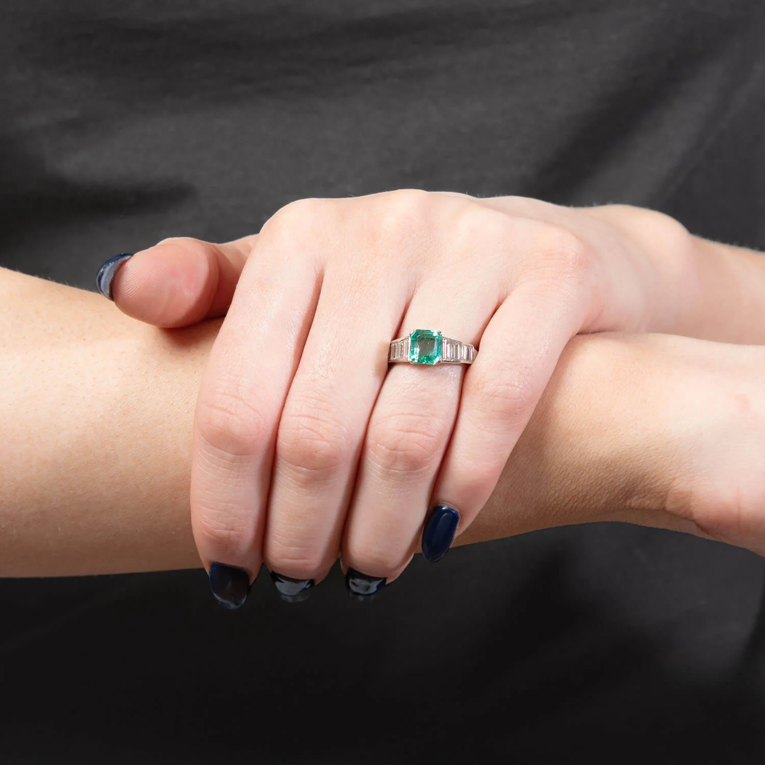 Art Deco Platinum Colombian Emerald and Diamond Ring - Image 6