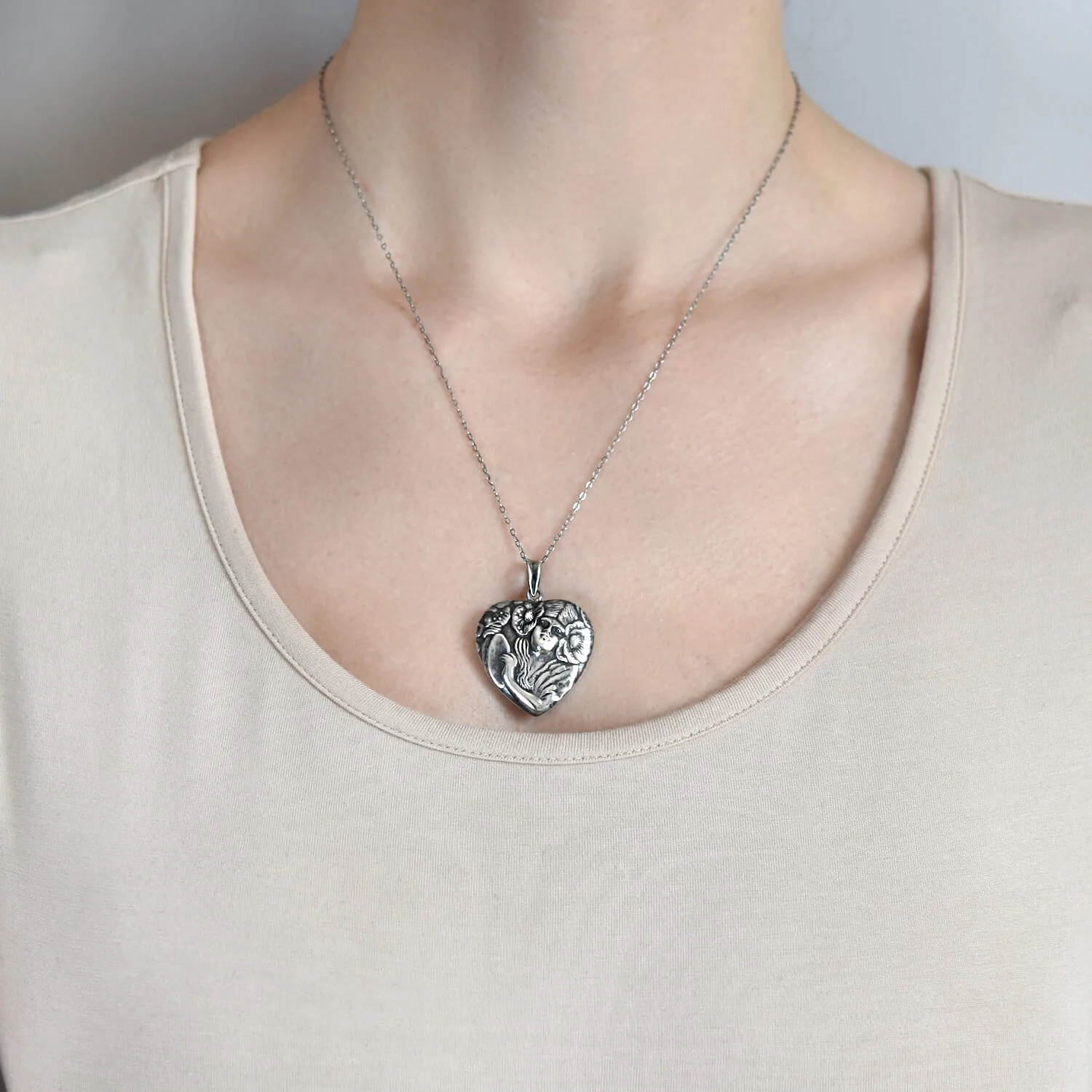 Art Nouveau Sterling Repousse Heart-Shaped Pendant Necklace - Image 7