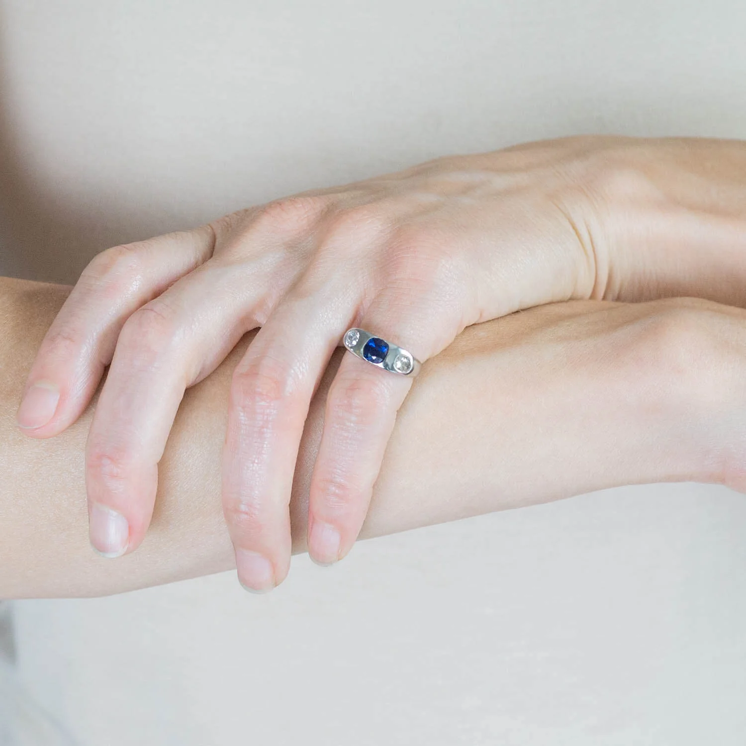 Edwardian Platinum 1.35ct Sapphire & Mine Cut Diamond Gypsy Ring - Image 6