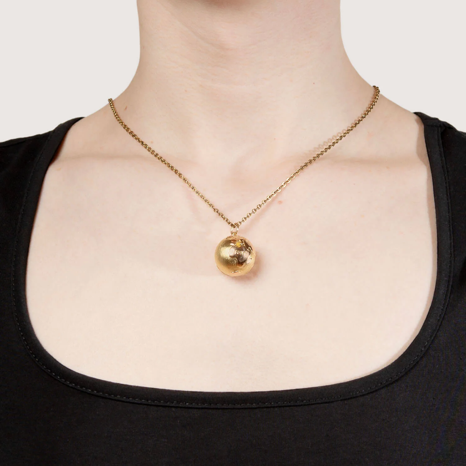 Estate 18kt Gold World Globe Charm Pendant - Image 5