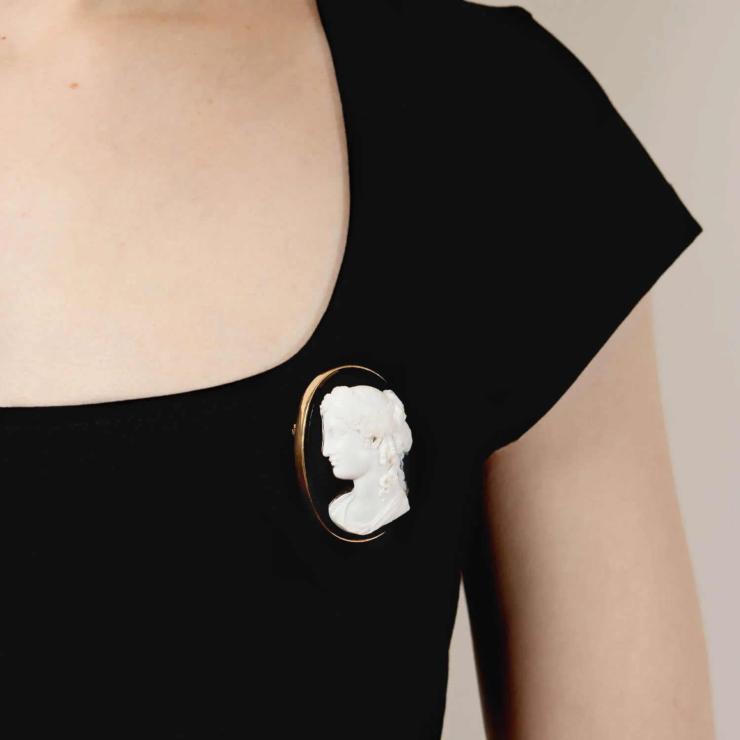 Victorian 10k Onyx Hardstone Cameo Pin - Image 5