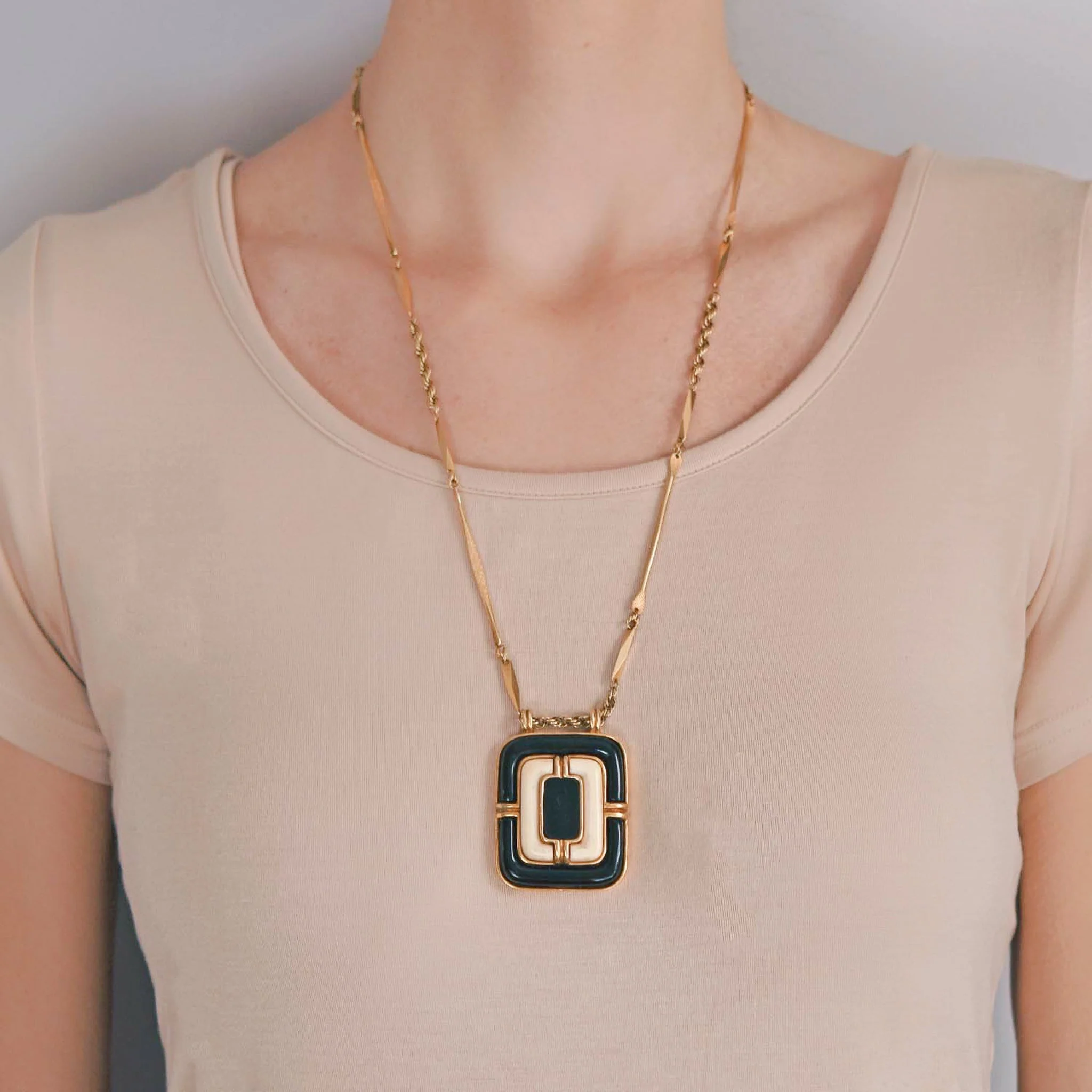 TIFFANY & Co. Ca. 1960 Large 18kt Onyx + Ivory Pendant Necklace 24.5" - Image 9