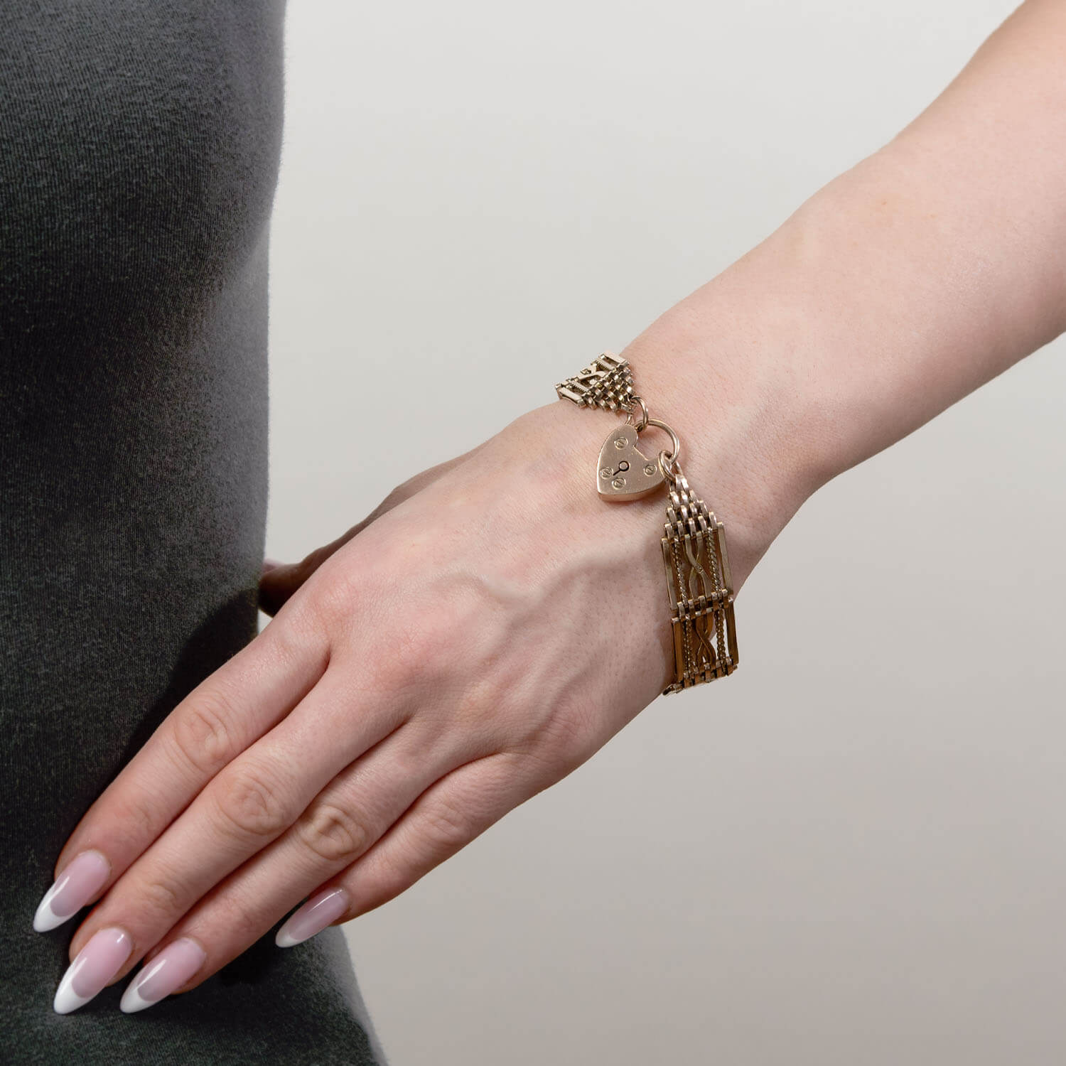 Edwardian 9k Heart Padlock Link Bracelet - Image 6
