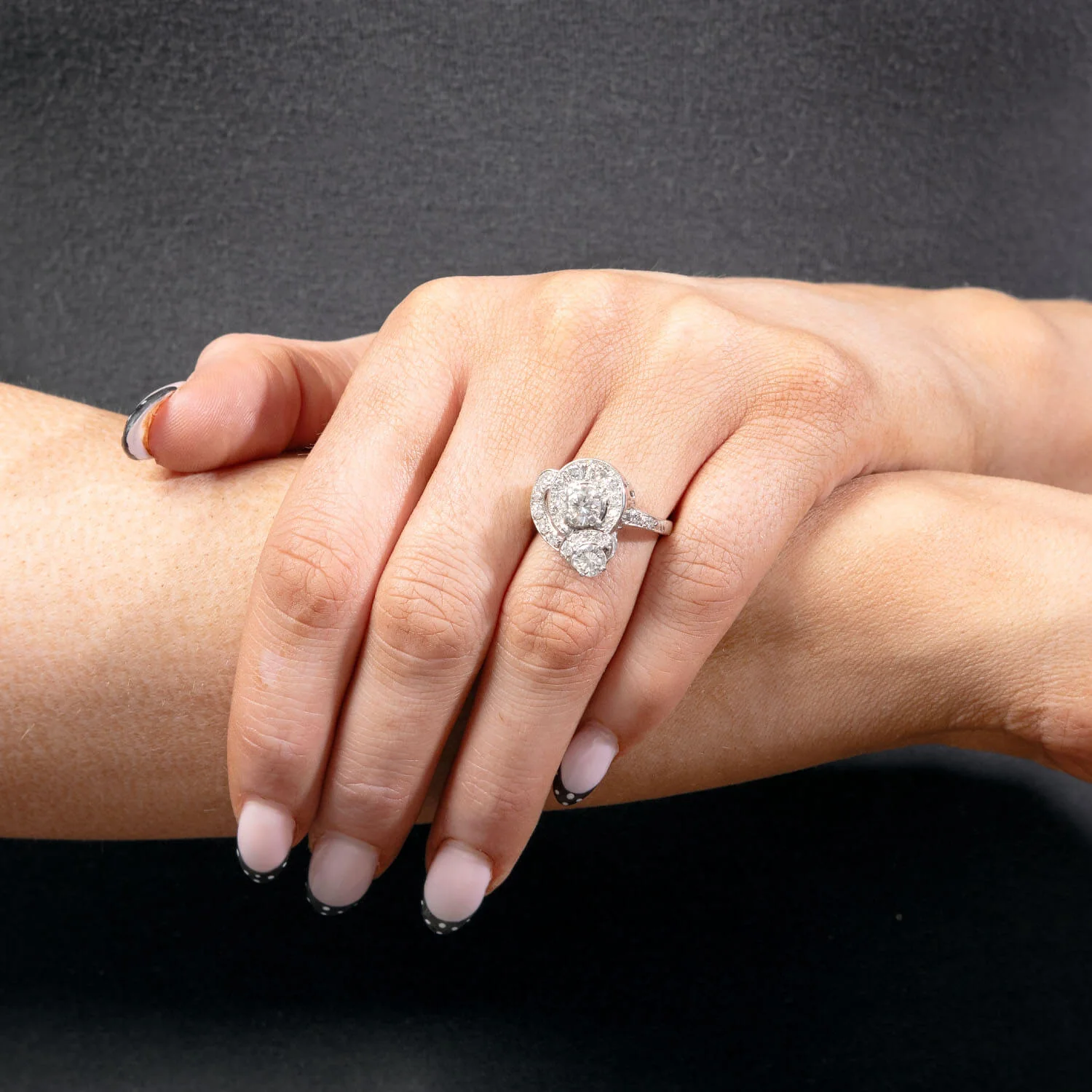 Late Art Deco Platinum Diamond Heart Motif Cluster Ring - Image 7