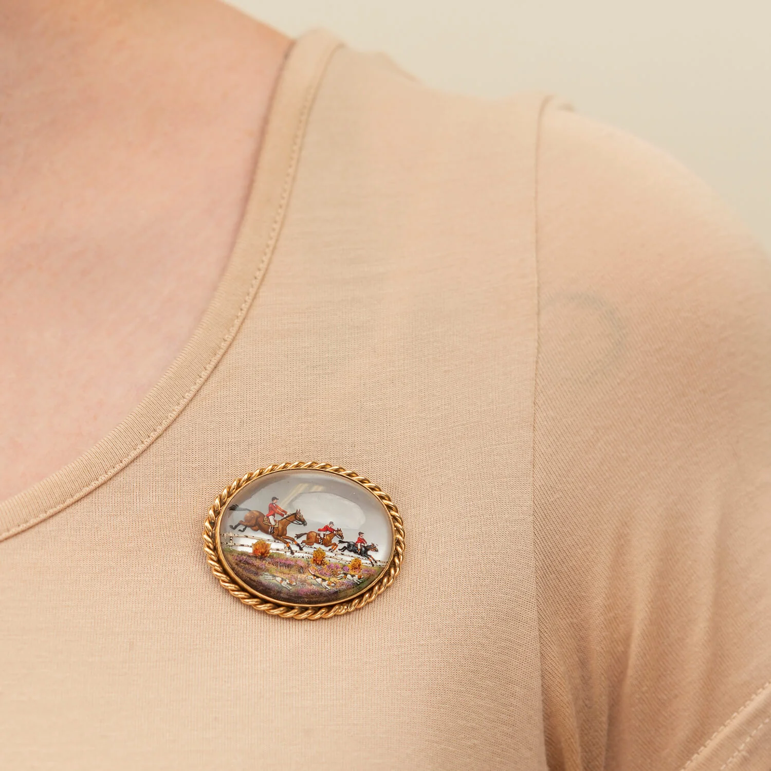 Retro 14kt Reverse Carved Essex Crystal Fox Hunt Pin - Image 4