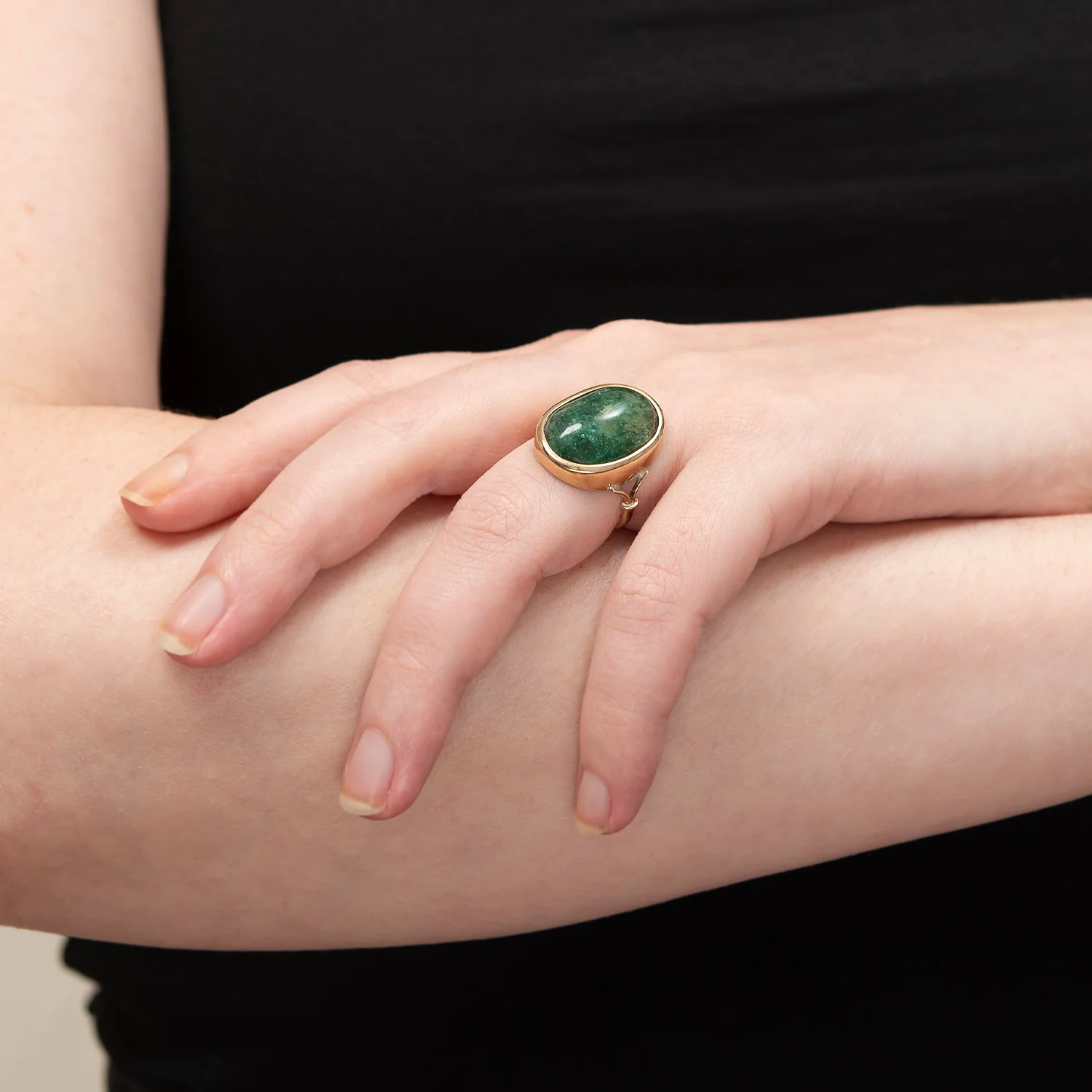 Retro 18K Yellow Emerald Cabochon ring 12+ctw - Image 7
