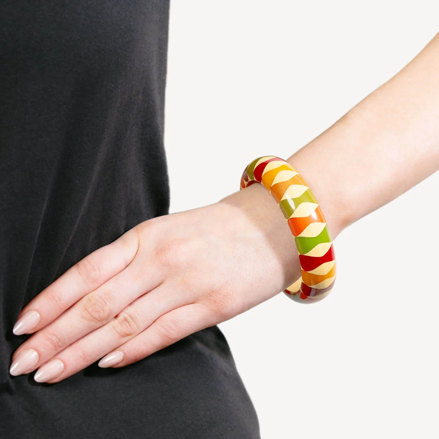 Retro Bakelite Multicolored Bowtie Bangle - Image 5