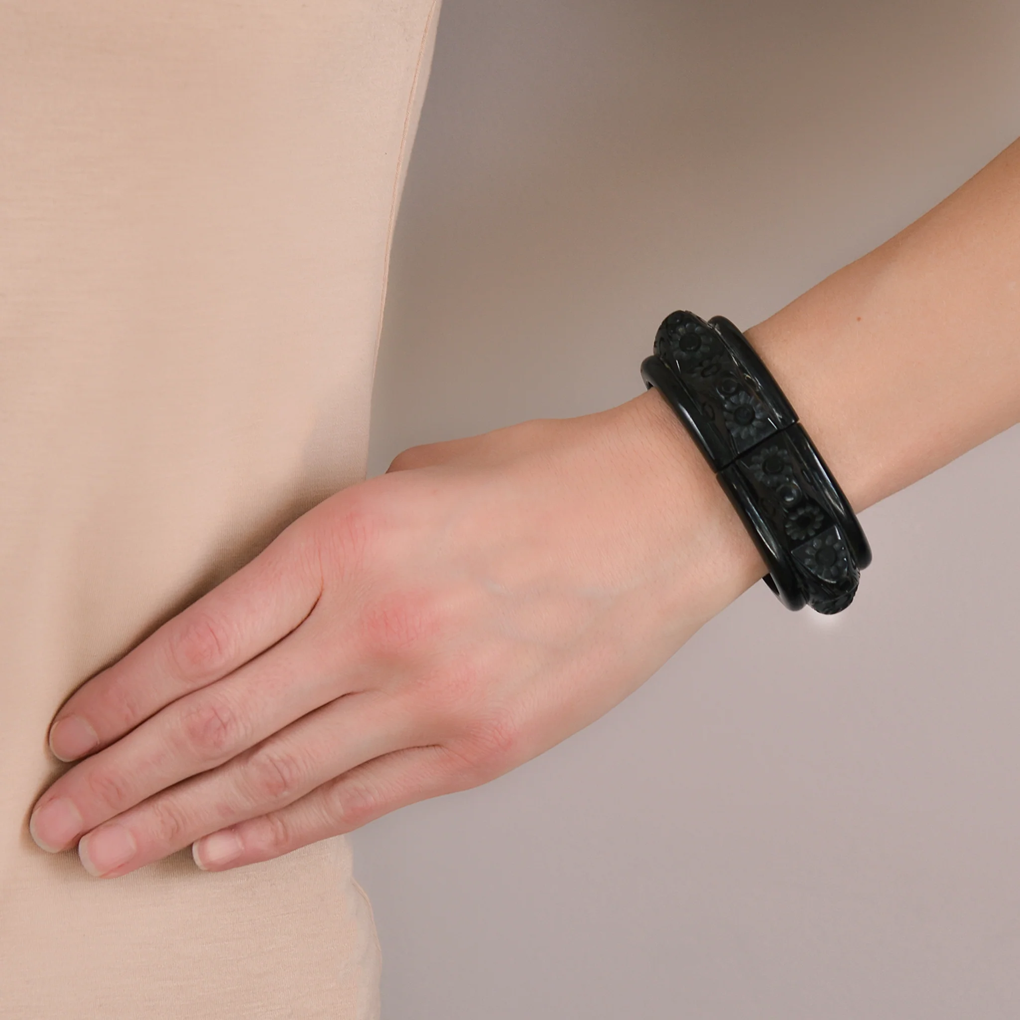 Retro Black Bakelite Carved Floral Clamper Bracelet - Image 6