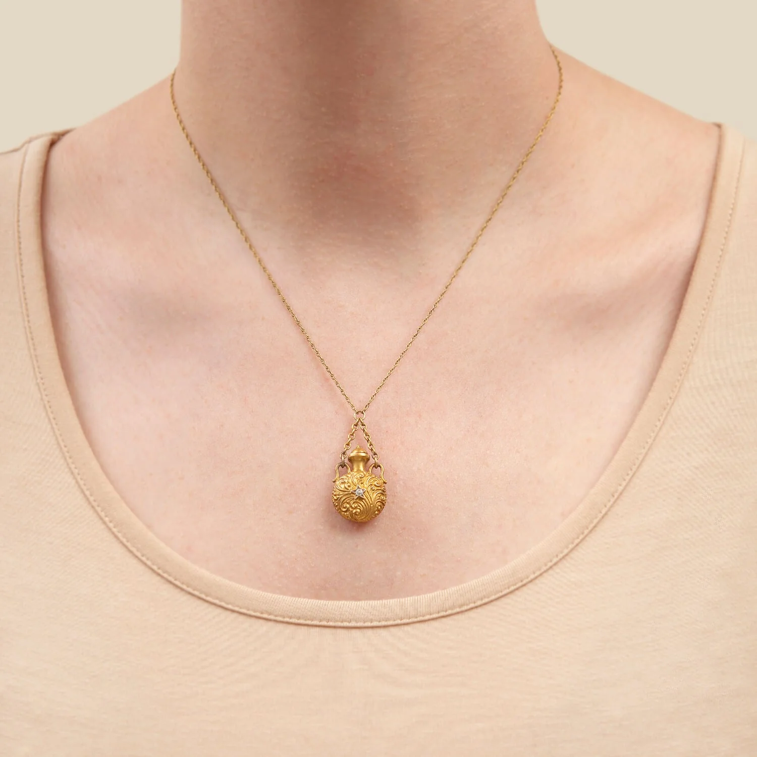 Victorian 15k Diamond Repoussé Vinaigrette Pendant - Image 8