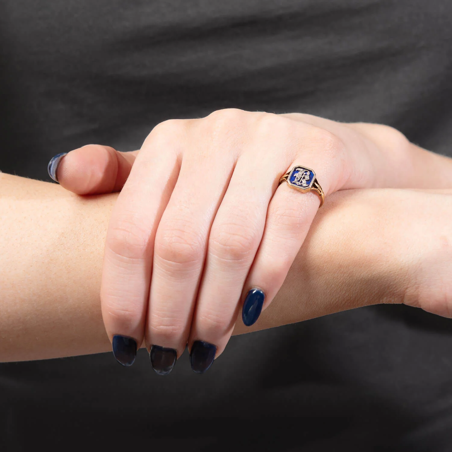 Victorian 18k Diamond and Enamel "R" Ring - Image 7
