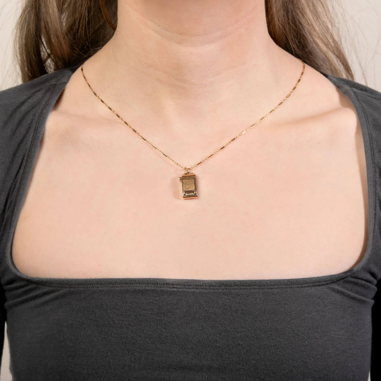 Vintage 14k Camera Pendant/Charm - Image 8
