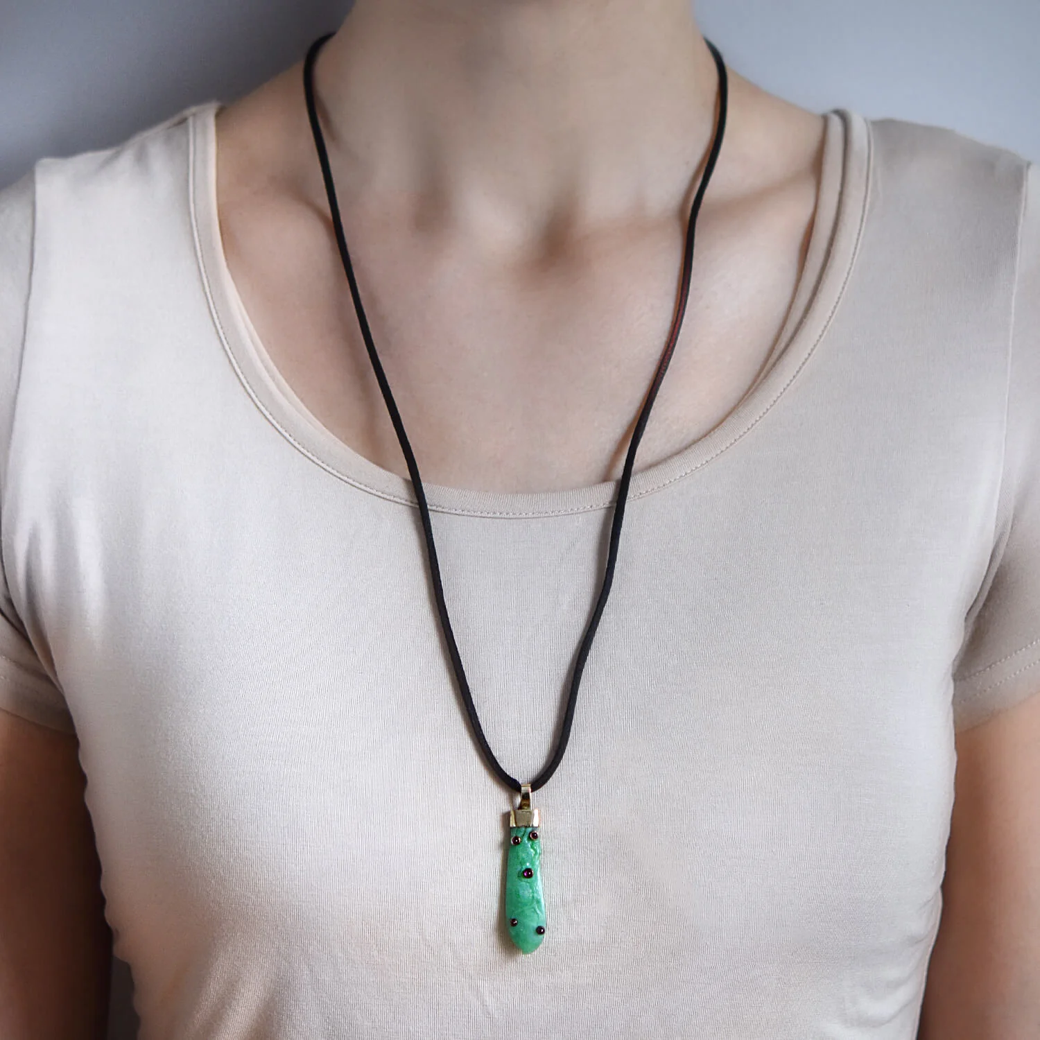 Vintage 14kt/Sterling Carved Jade + Ruby Peapod Pendant Necklace - Image 6